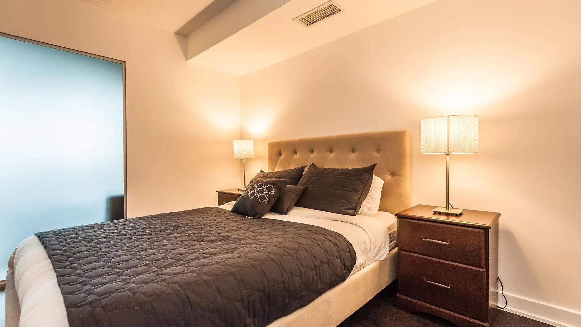 Lägenhet Life Suites Lakeside Mimico Toronto Kanada